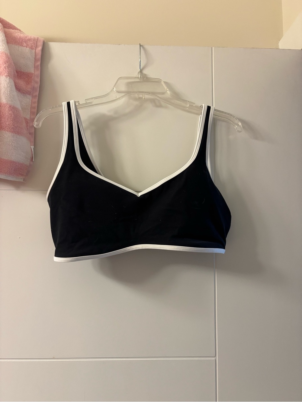 LAST CHANCE Abercrombie & fitch YPB black & White Contrast Sports Bra